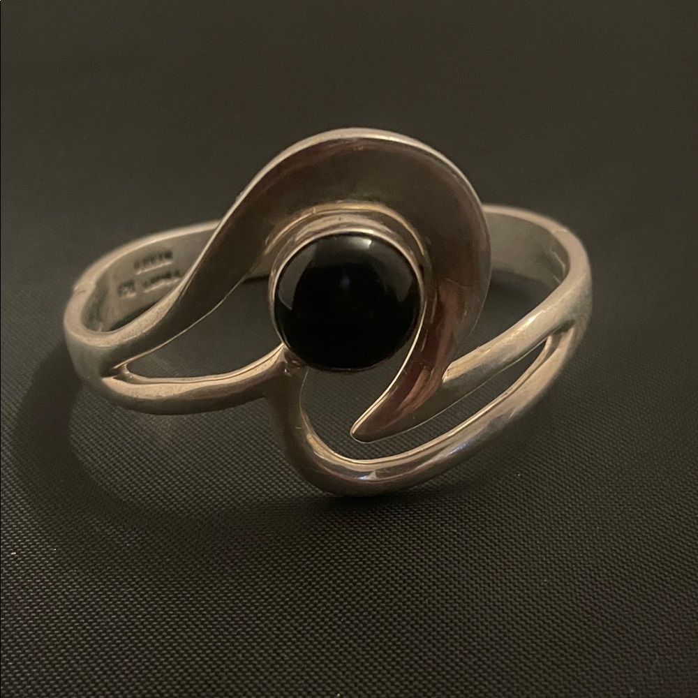 Elegant Silver and Black Women's Ring
